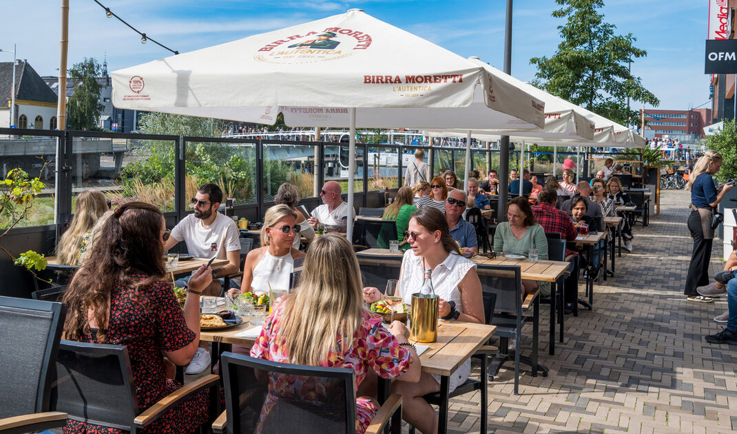 Het mooiste en meeste zonnig terras in Alkmaar